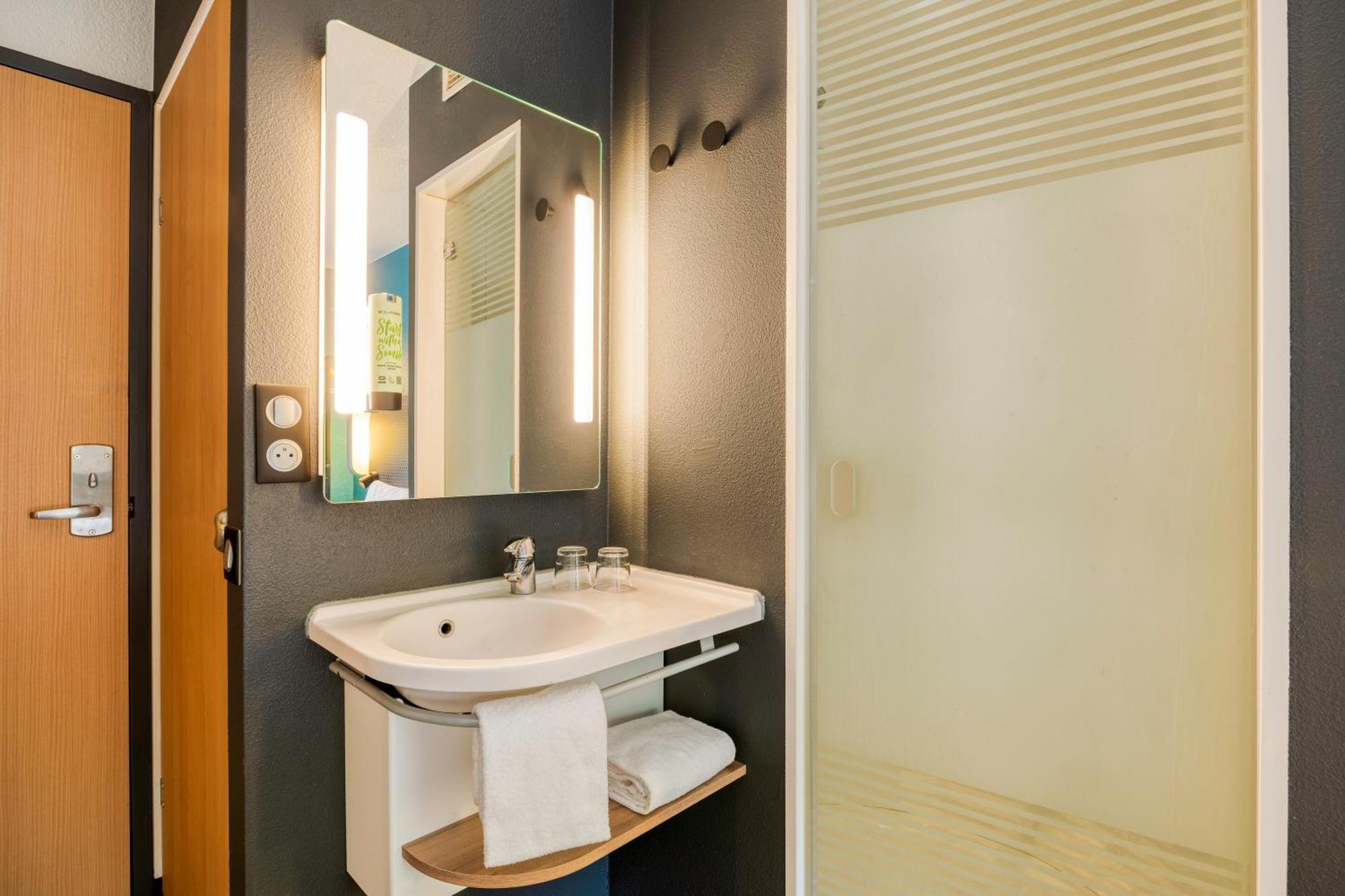 B&B Hotel Liege Rocourt Экстерьер фото